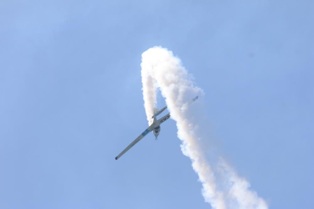 Cazas turcos, el F18 del Ejército del Aire, Vampir, Bucker, las unidades del Aeroclub de Málaga, la Patrulla Plus Ultra, el helicóptero del Cuerpo Nacional de Policía, una unidad de Jorge Macías, los Canadair o la Patrulla Aspa vuelan este domingo