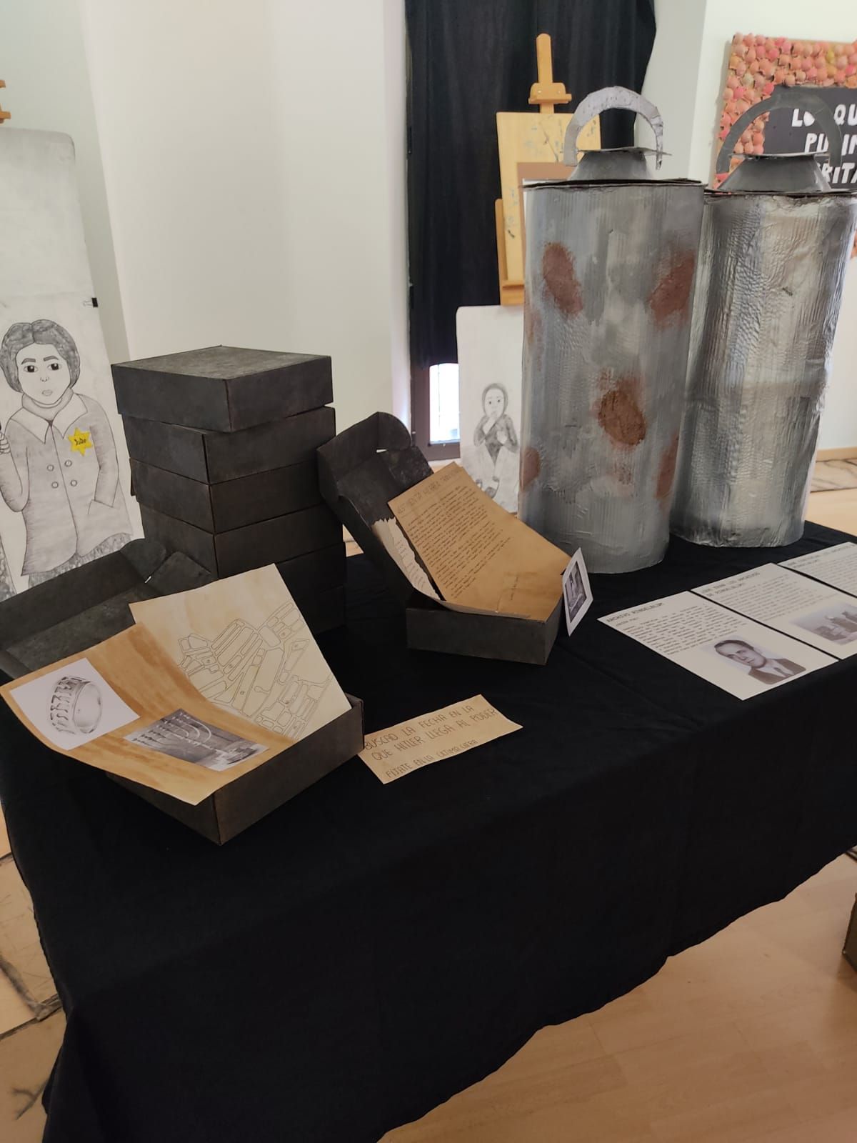 Exposición sobre el Holocausto hecha por alumnos del IES La Noria de Monforte