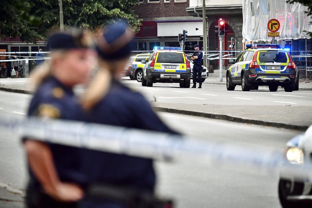 Al menos dos personas han muerto y cuatro personas más han resultado heridas por disparos en un tiroteo registrado en la noche del lunes en el centro de Malmoe.