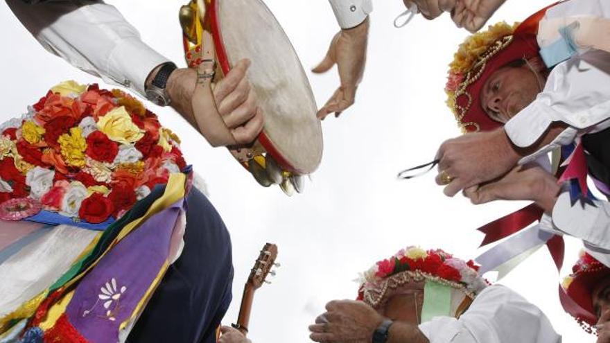 Otra de las fiestas que se desarrollarán durante este mes es el Festival de Verdiales de Villanueva de la Concepción, el más antiguo de la provincia y el primero en el que los participantes no actúan mezclados con el público, sino que se suben en un escenario y participan en un concurso por estilos.