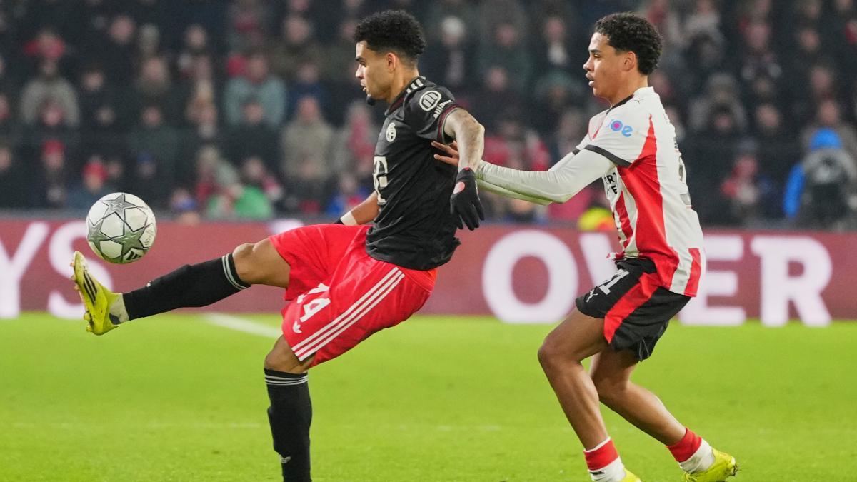 Luis Díaz durante el partido ante el PSV