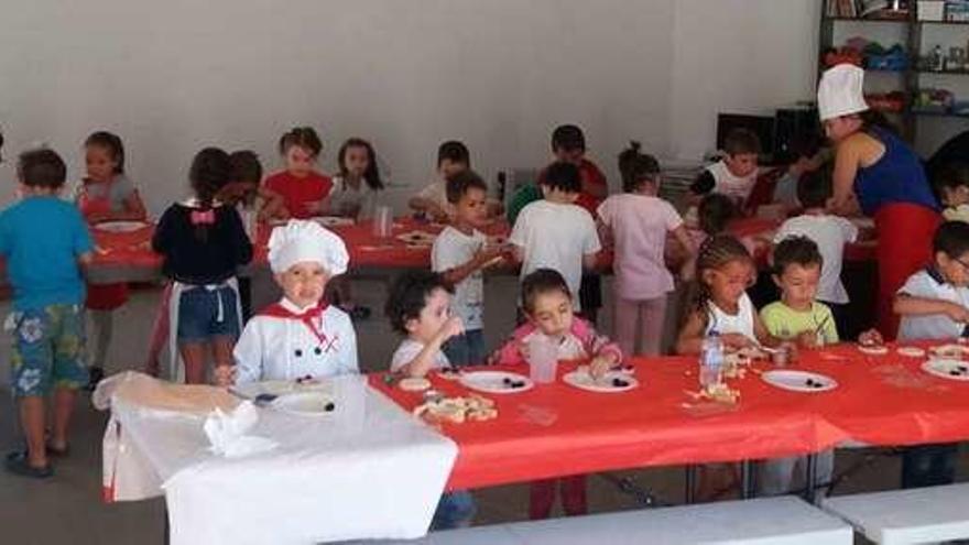 Niños de San Pedro de Ceque durante una de las actividades realizadas en el programa de ocio estival.