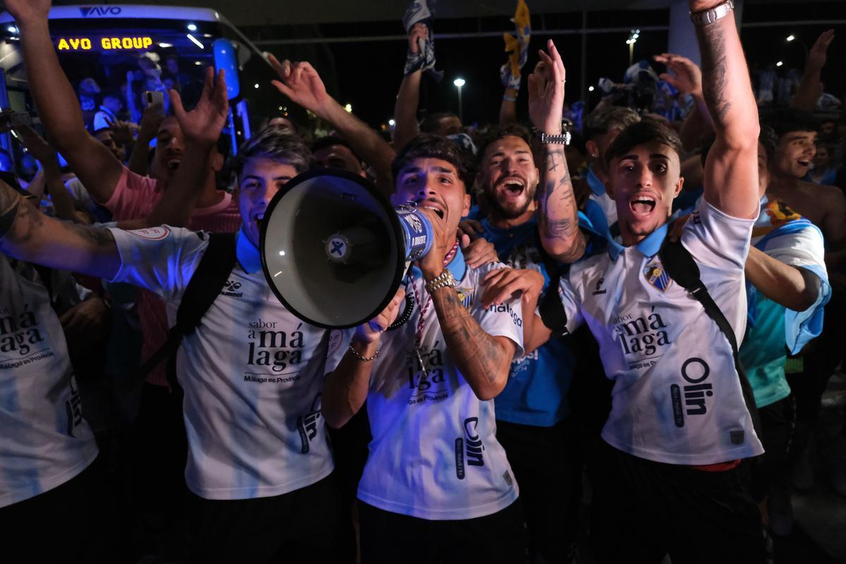 Aeropuerto Málaga: Recibimiento al Málaga CF tras el ascenso a Segunda División