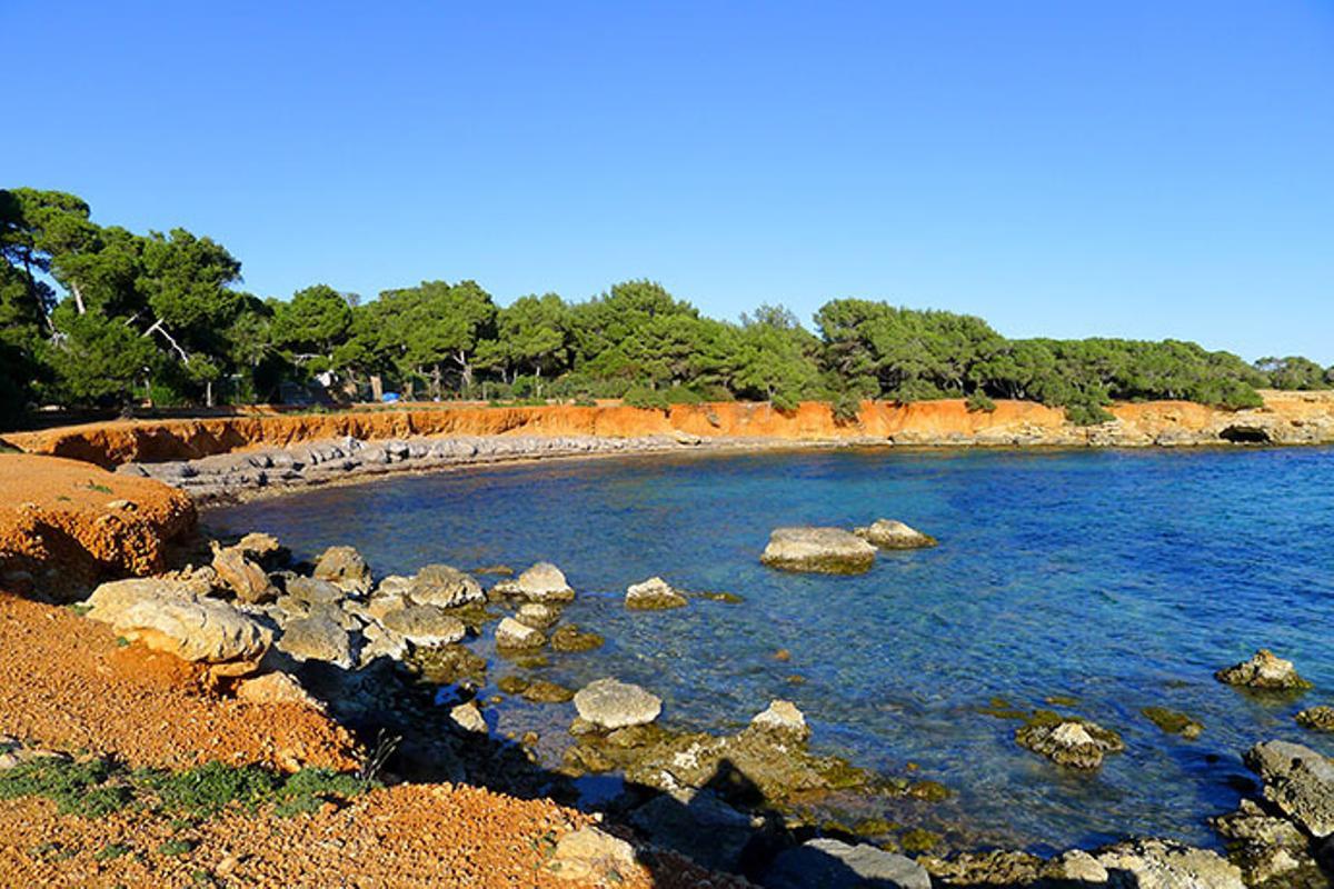 La orilla roja de Punta Arabí