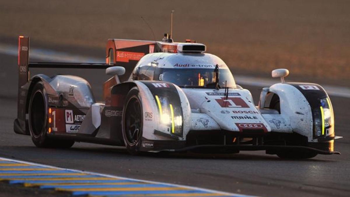 Marc Gené pilotando el Audi R18 en Le Mans 2014