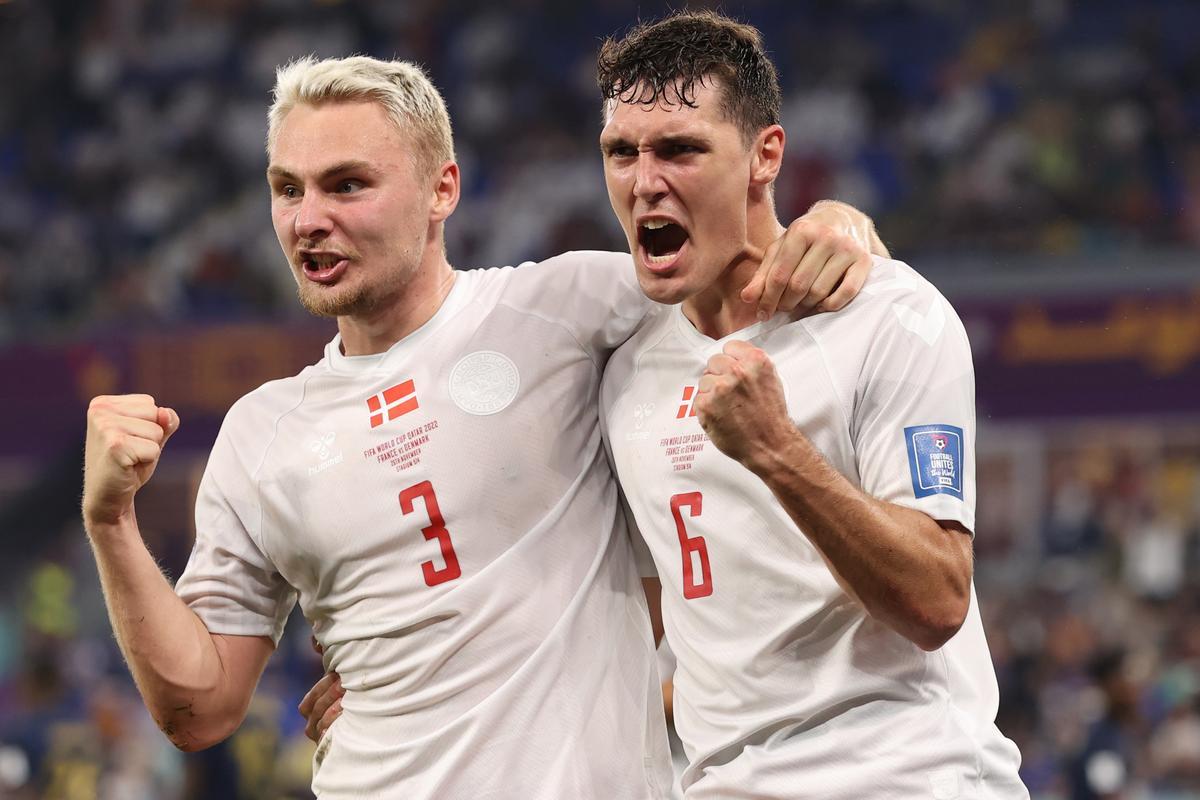 Doha (Qatar), 26/11/2022.- Andreas Christensen (R) of Denmark celebrates with teammate Victor Nelsson after scoring the 1-1 equalizer during the FIFA World Cup 2022 group D soccer match between France and Denmark at Stadium 947 in Doha, Qatar, 26 November 2022. (Mundial de Fútbol, Dinamarca, Francia, Catar) EFE/EPA/Tolga Bozoglu