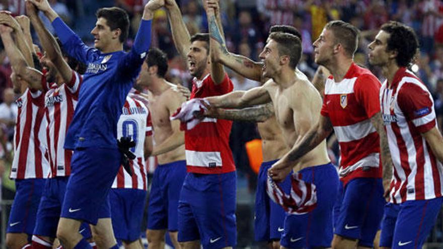 Los jugadores del Atlético celebran su victoria