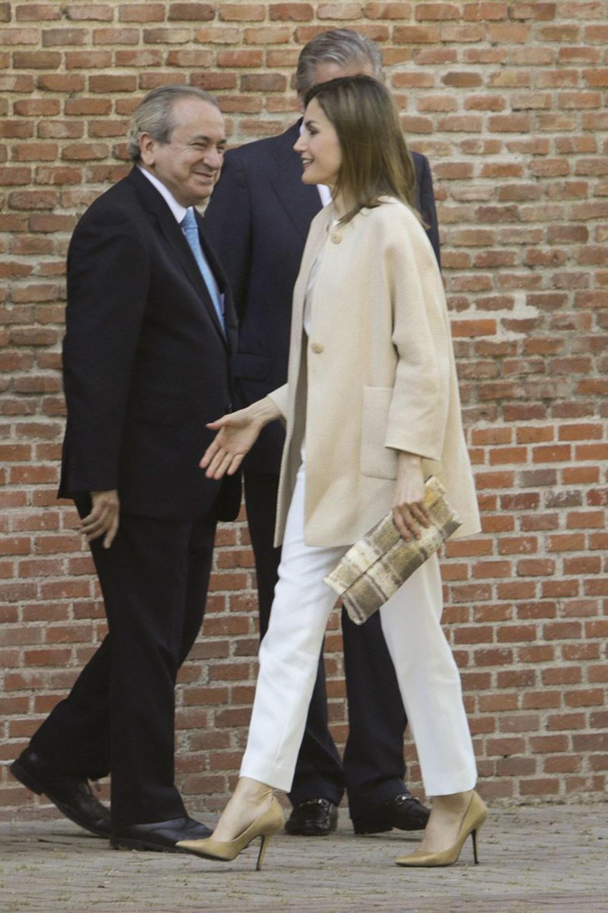 Letizia Ortiz con abrigo de verano