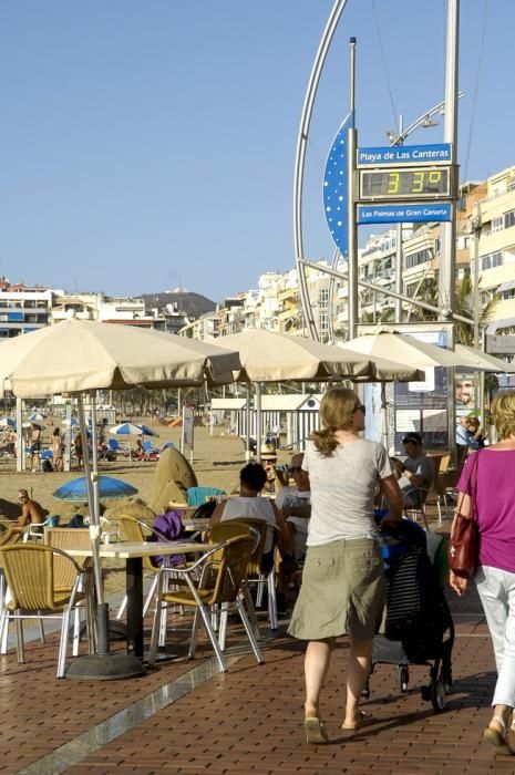 METEOROLOGIA. TIEMPO CALUROSO EN LA PLAYA DE LAS ...