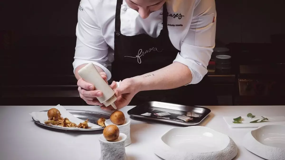 La cocina y los platos del restaurante Frases ha logrado un nuevo sol de la Guía Repsol.