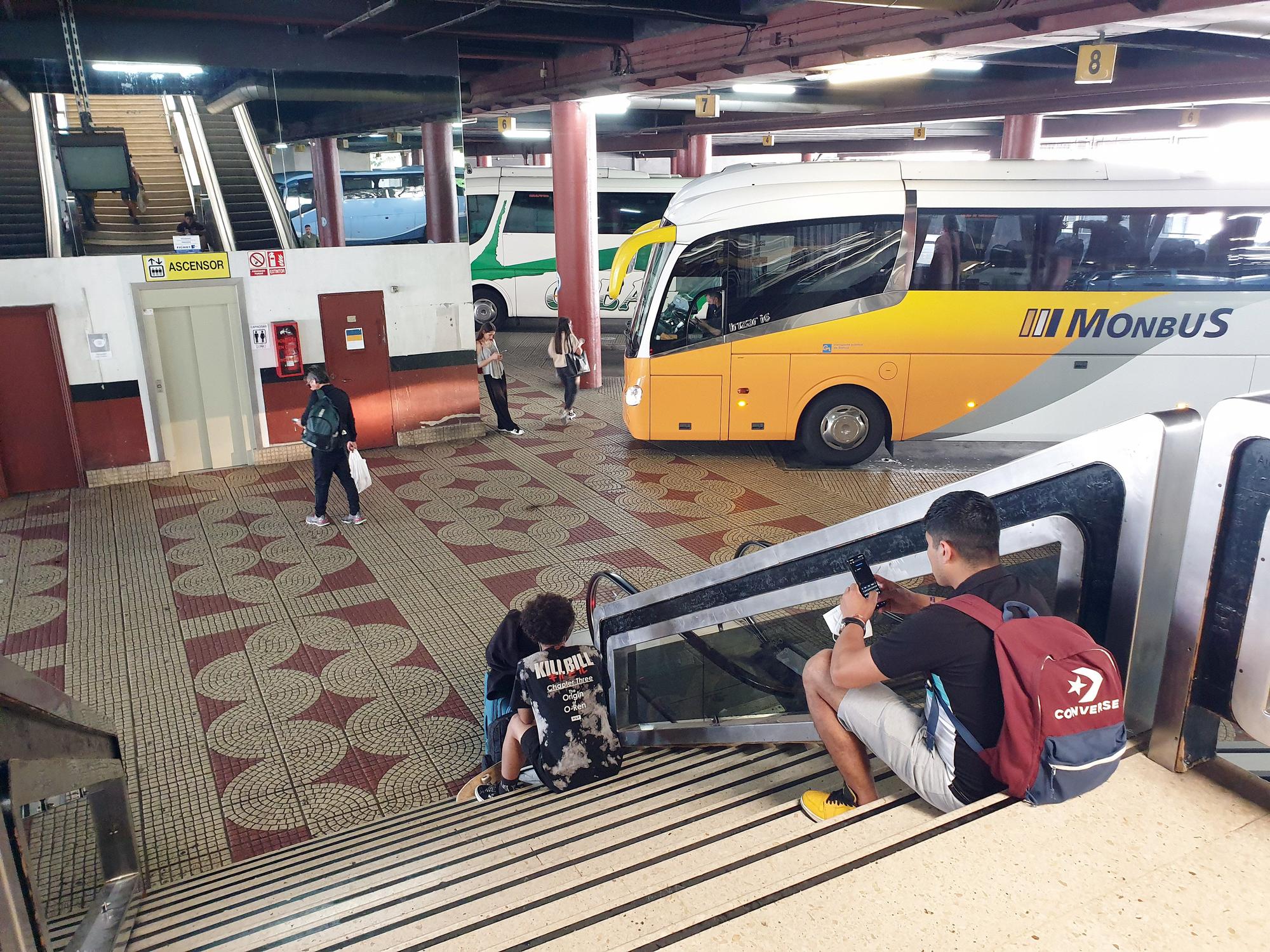 La estación de la Avenida de Madrid prolonga su agonía a la espera del traslado a Urzáiz