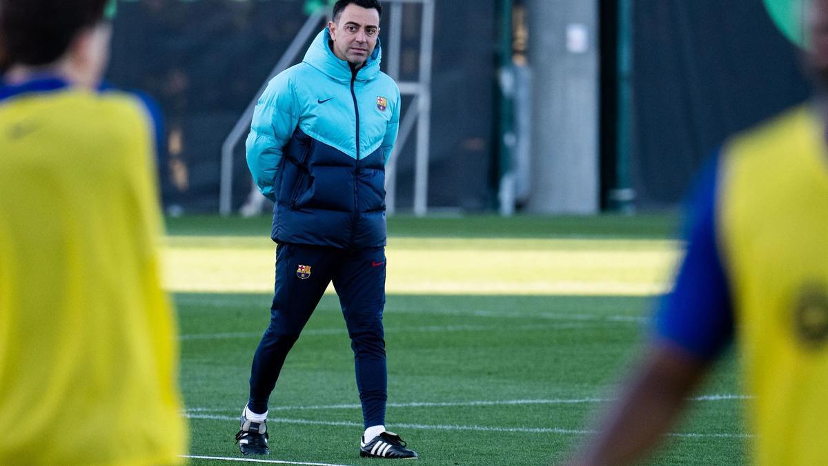 Xavi, en el entrenamiento del Barça antes de la visita a San Mamés para medirse al Athletic.