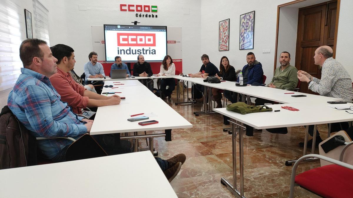Reunión para la constitución de la sección sindical intercentros en la sede de CCOO de Córdoba.