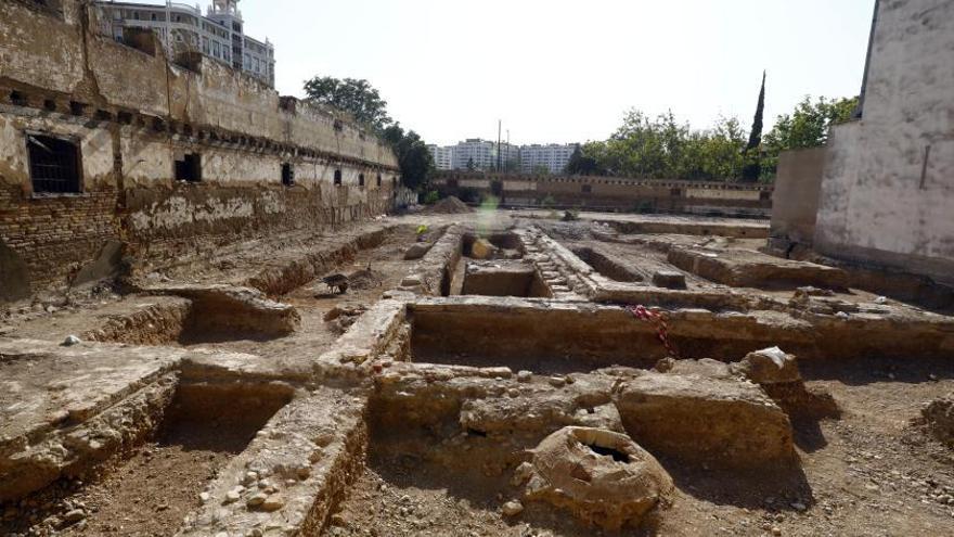 Los restos que han aparecido en las primeras excavaciones que se han realizado en el solar del paseo María Agustín.  | JAIME GALINDO