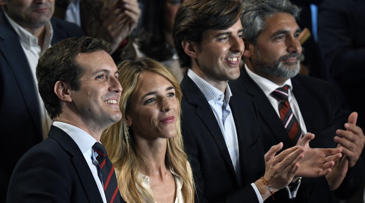 El líder del PP, Pablo Casado, junto a Cayetana Álvarez de Toledo y Pablo Montesinos