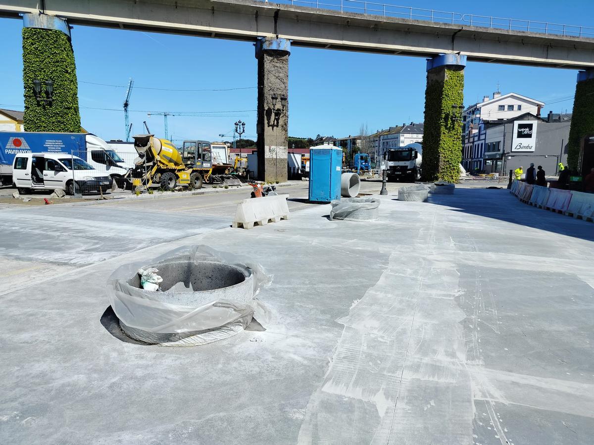 Obras en el centro de Navia para cambiar la estética de la Dársena.