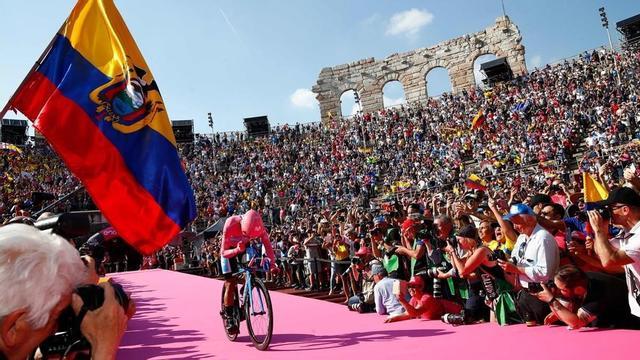Richard Carapaz, tras cruzar la meta de la contrarreloj final del Giro.