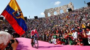 Richard Carapaz, tras cruzar la meta de la contrarreloj final del Giro.