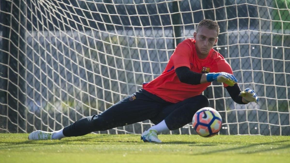 Cillessen, en un entrenamiento del Barcelona en la ciudad deportiva.