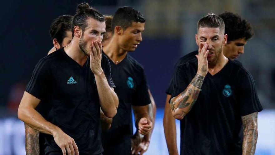 Bale, Cristiano y Ramos, durante el entrenamiento de ayer en Skopje.