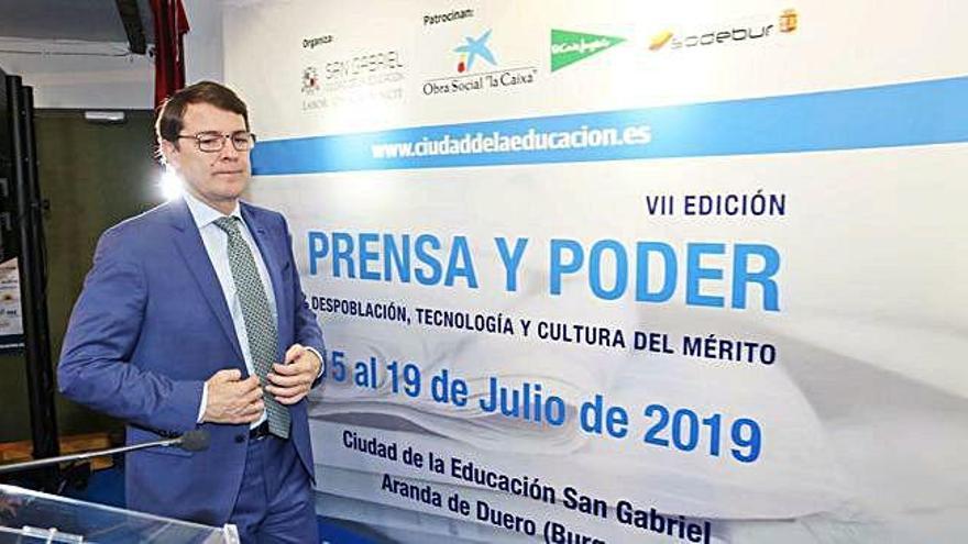 Mañueco inaugura la VII Edición del Curso de verano Prensa y Poder en Burgos.