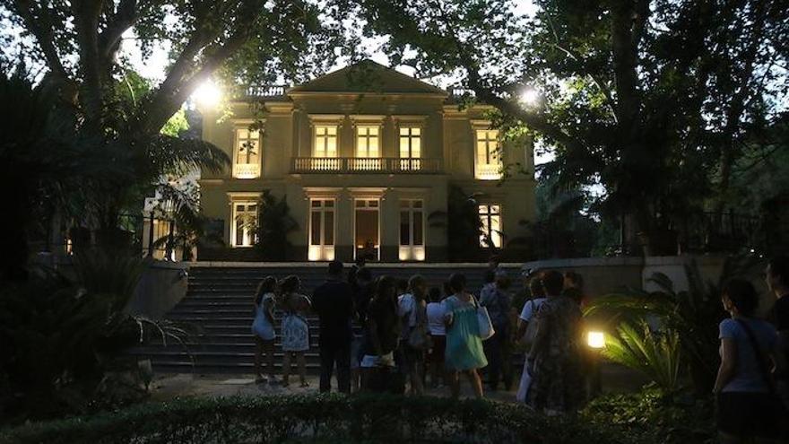 La casa palacio de La Concepción, en la tarde noche de julio.