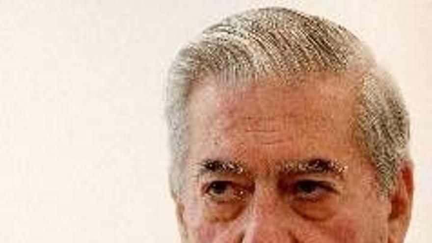 El hispanoperuano Vargas Llosa publica su primera novela de amor