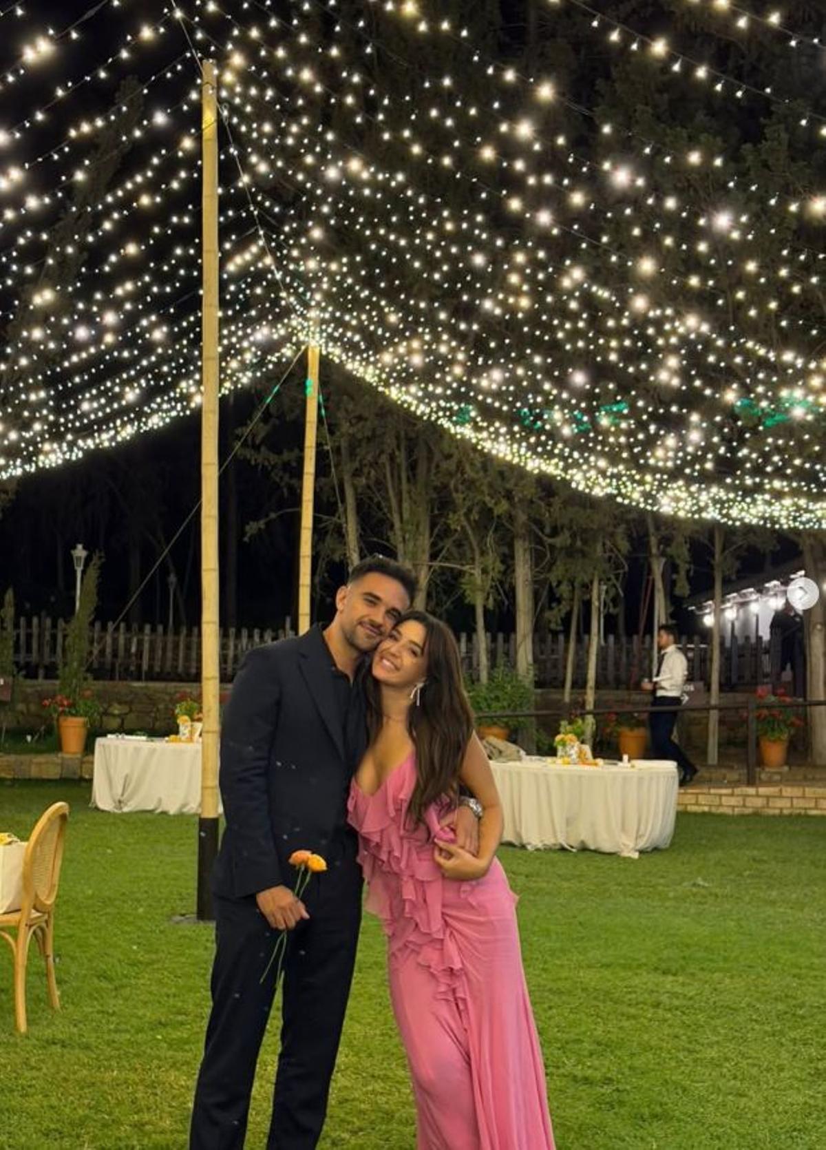 IlloJuan y Lola Índigo en una boda.