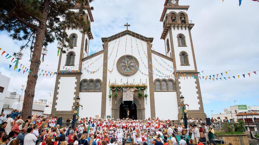 Los escolares de la Villa de Moya realizan la aportación solidaria con motivo de las fiestas de San Antonio