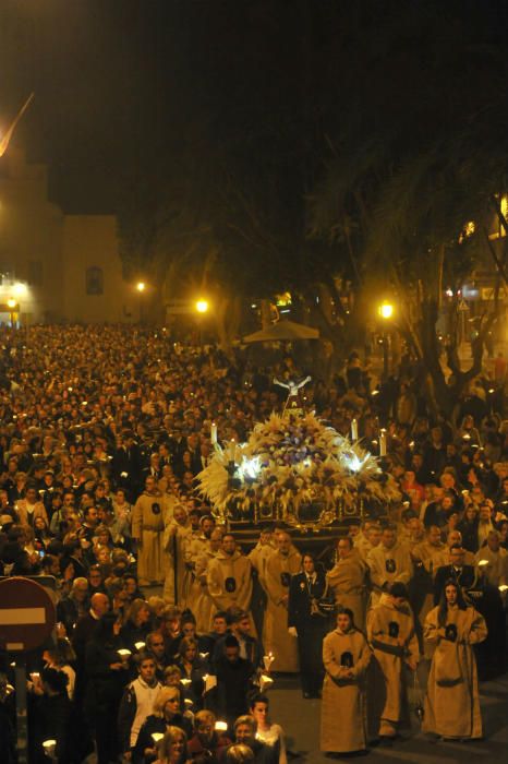 Miles de personas salen a la calle para ver procesionar a seis cofradías