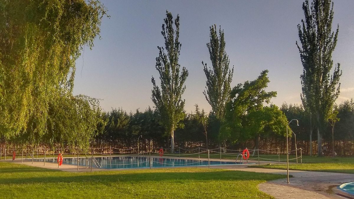 Piscina de Valdencín, pedanía de Torrejoncillo.