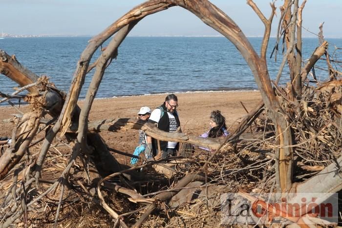 SOS Mar Menor retira dos toneladas de basura