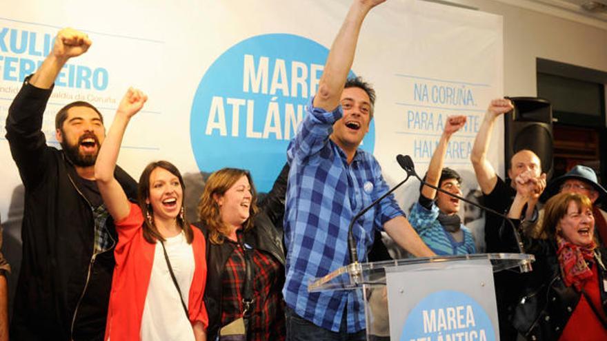 Los líderes de Marea Atlántica, tras el resultado del 24-M.//C. Pardellas
