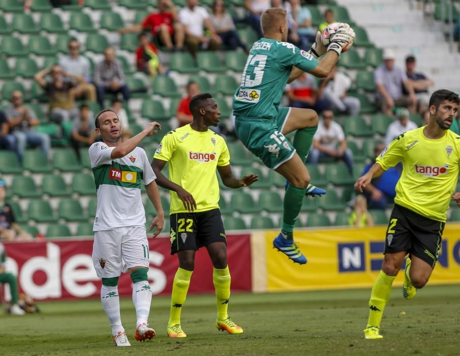 El Elche domina al Córdoba