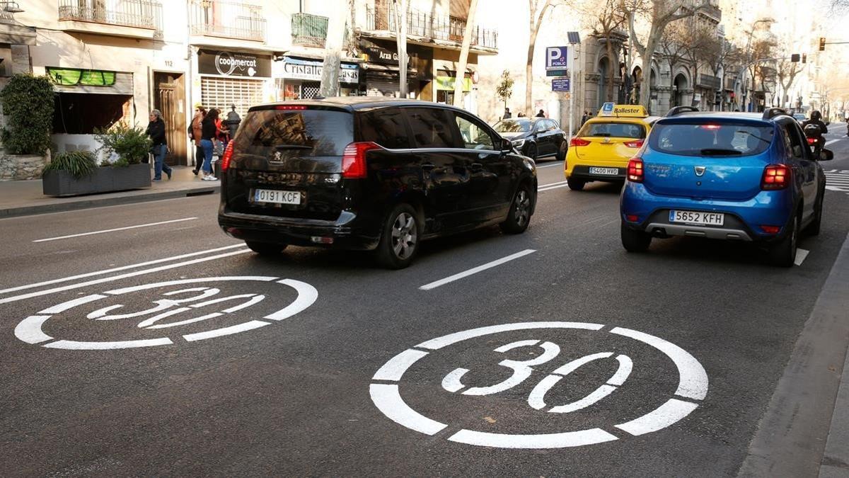Tramo entre las calles de Sants y de Creu Coberta de Barcelona, con limitación de velocidad a 30 km/h.