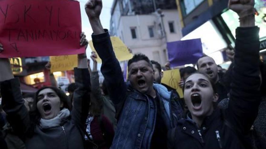 Istanbul va acollir una manifestació en contra dels resultats del referèndum de diumenge.