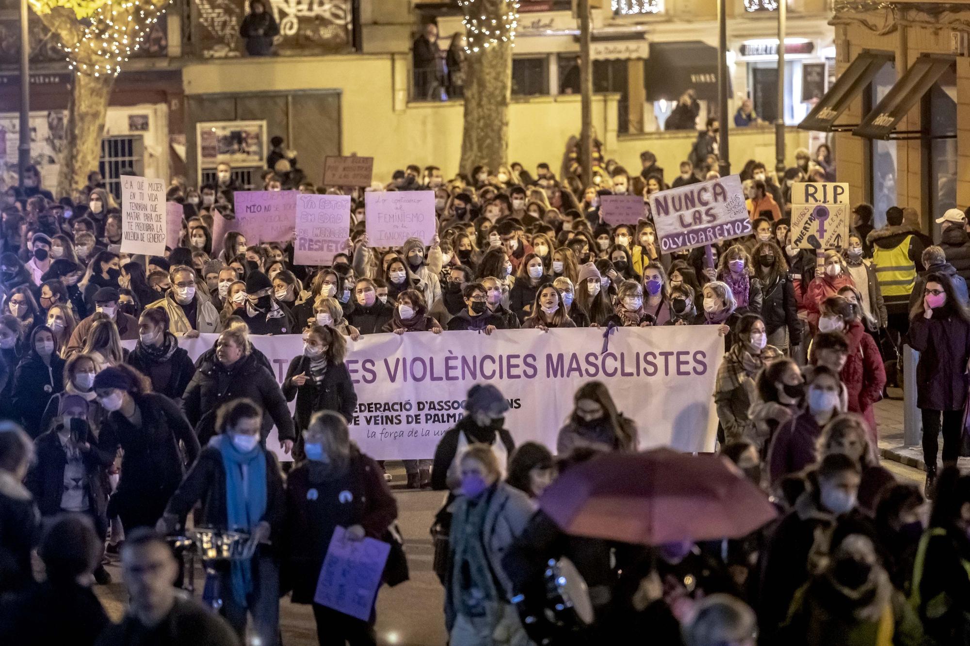 Manifestación del 25-N en Mallorca: Más de 500 personas recorren Palma "hartas" de la violencia machista