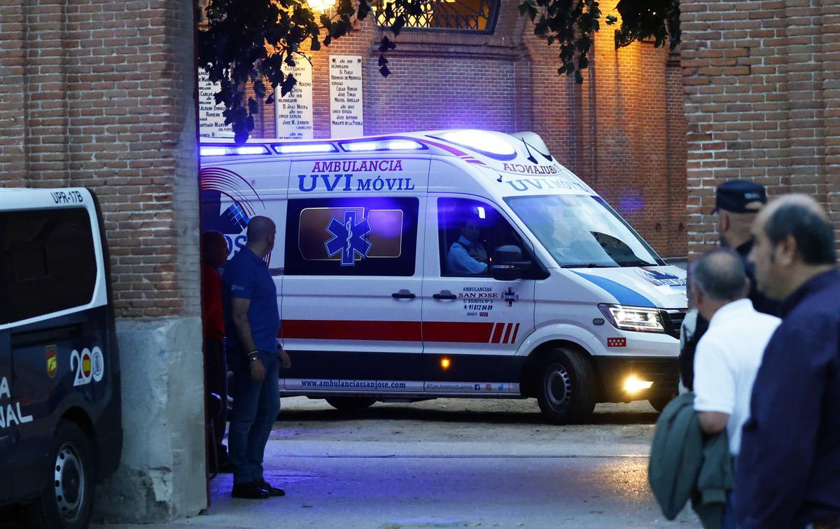 Andrés Roca Rey sale de la plaza en una UVI móvil tras sufrir una grave cogida, a 6 de octubre de 2024, en Madrid (España) TORERO;TORO;COGIDA;SALUD José Ruiz / Europa Press 06/10/2024. ANDRÉS ROCA REY;José Ruiz