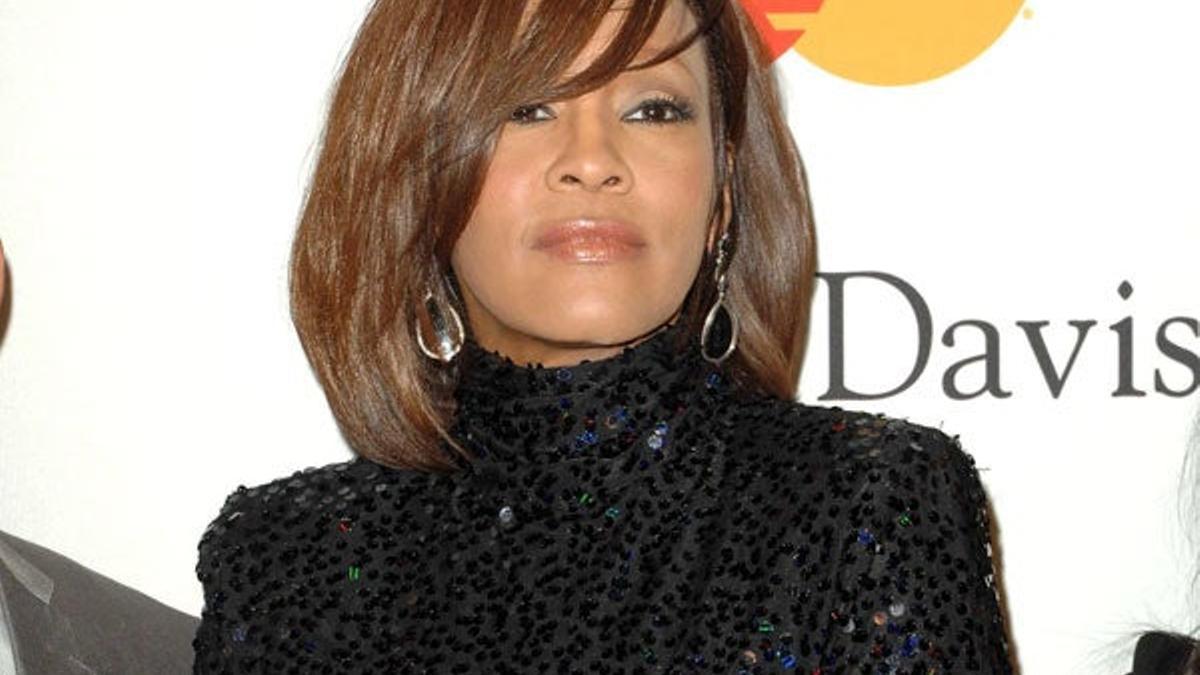Whitney Houston ingresa en rehabilitación