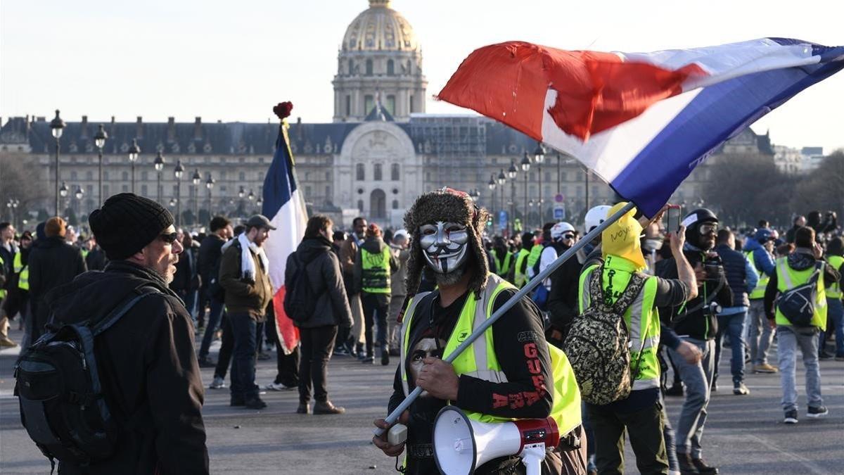 Protesta de los 'chalecos amarillos' en la explanada de los Inválidos en París.