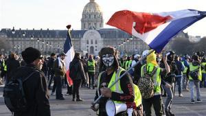 Protesta de los ’chalecos amarillos’ en la explanada de los Inválidos en París.