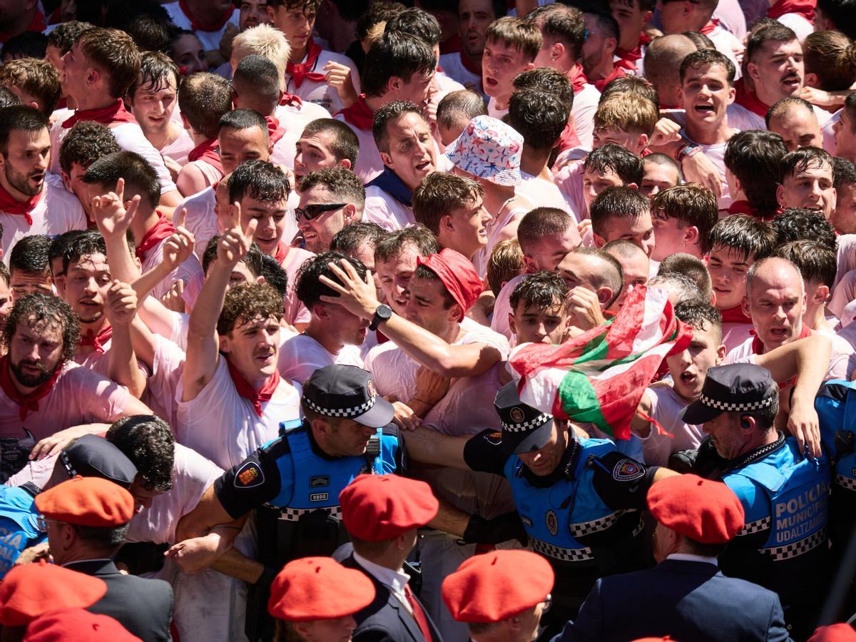 Pamplona se tiñe de rojo para el Chupinazo de las fiestas de San Fermín 2026.