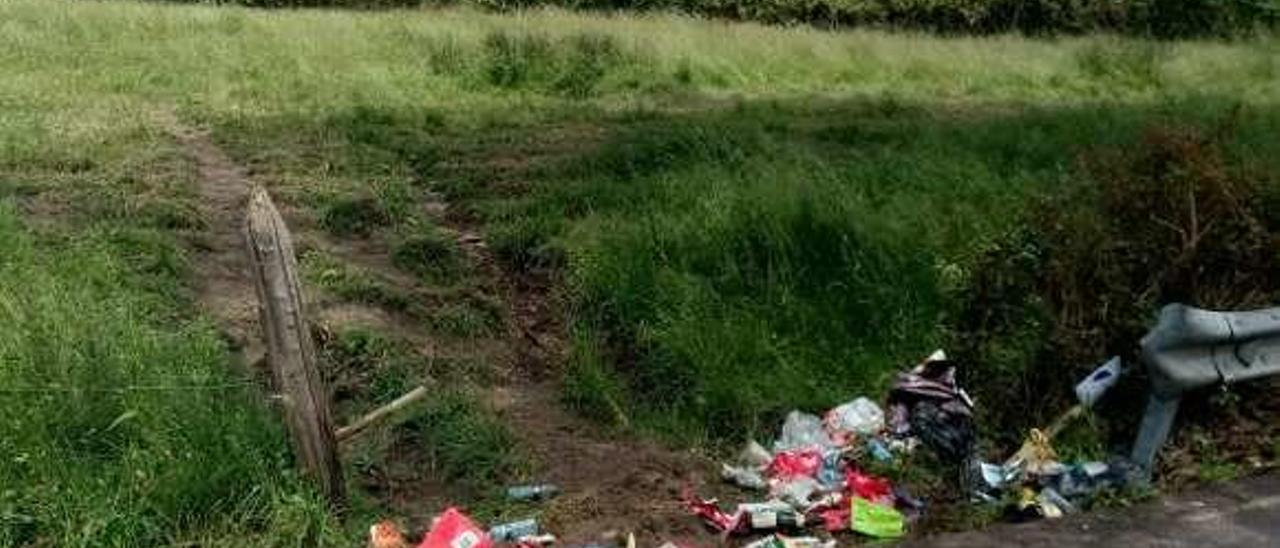 la basura del rally de muncó, sin recoger.