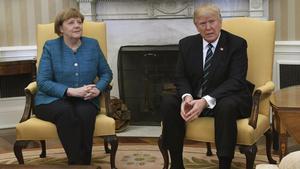 Merkel y Trump, durante su reunión en el Despacho Oval de la Casa Blanca, en Washington, el 17 de marzo.