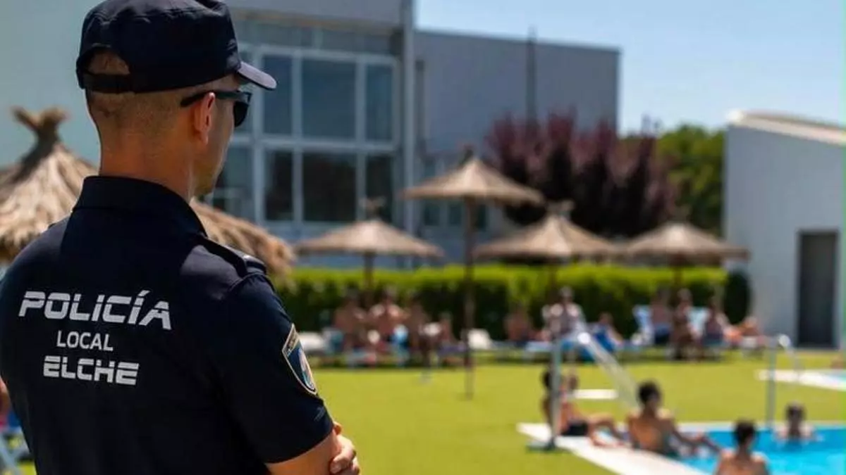 Detenido un hombre de 68 años por supuestos tocamientos a menores en una piscina municipal de Elche