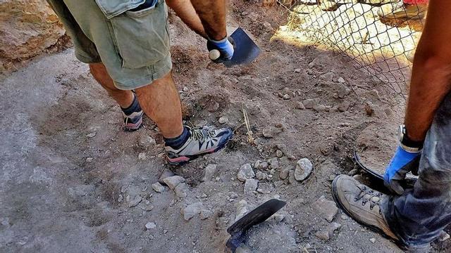 Un momento de las jornadas de excavación.