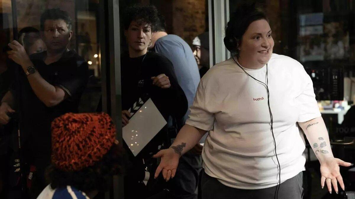 La escritora, guionista, directora y actriz estadounidense Lena Dunham, durante el rodaje de ‘Sin medida’
