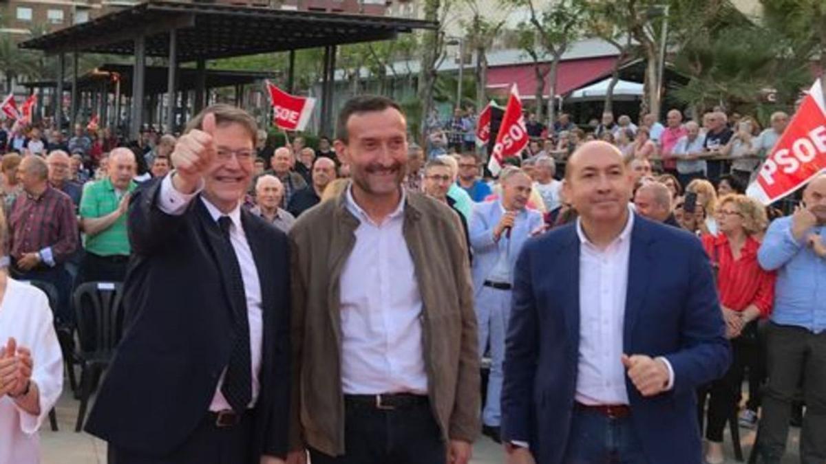 Puig, Soler y González, en un acto de los socialistas en el barrio de Carrús. | ANTONIO AMORÓS