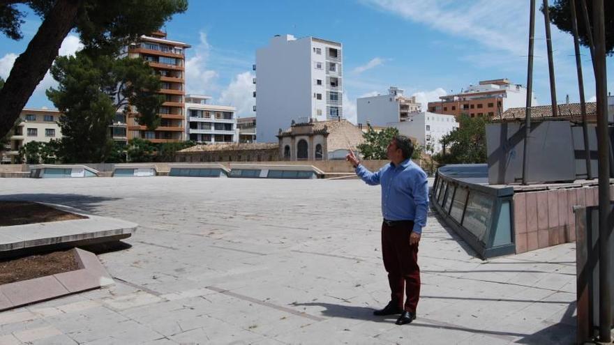 El alcalde Virgilio Moreno, en la Plaça Mallorca de Inca, un espacio que el Ayuntamiento quiere recuperar para la gente.