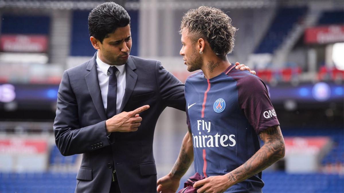 Neymar, con el presidente del PSG